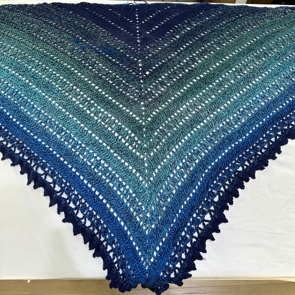 VTG Handmade Crochet Triangle Shawl Wrap Womens 84 x 36 Blue Teal Ombre Gradient - Picture 3 of 10